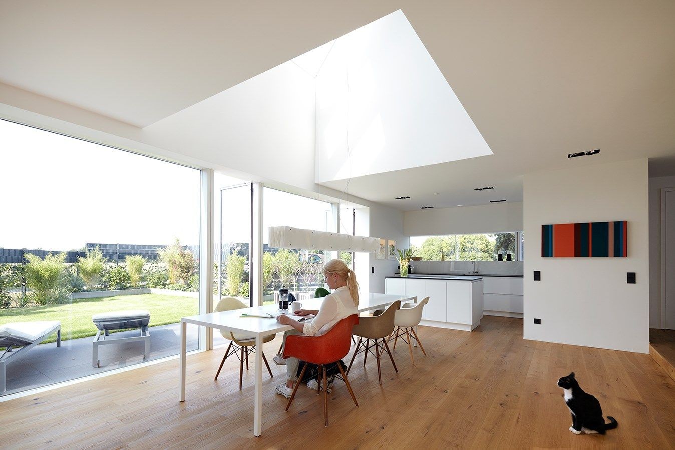 Moderna panoramafönster från golv till tak